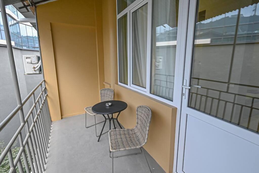 Studio With Balcony In Old City Tiflis Exterior foto